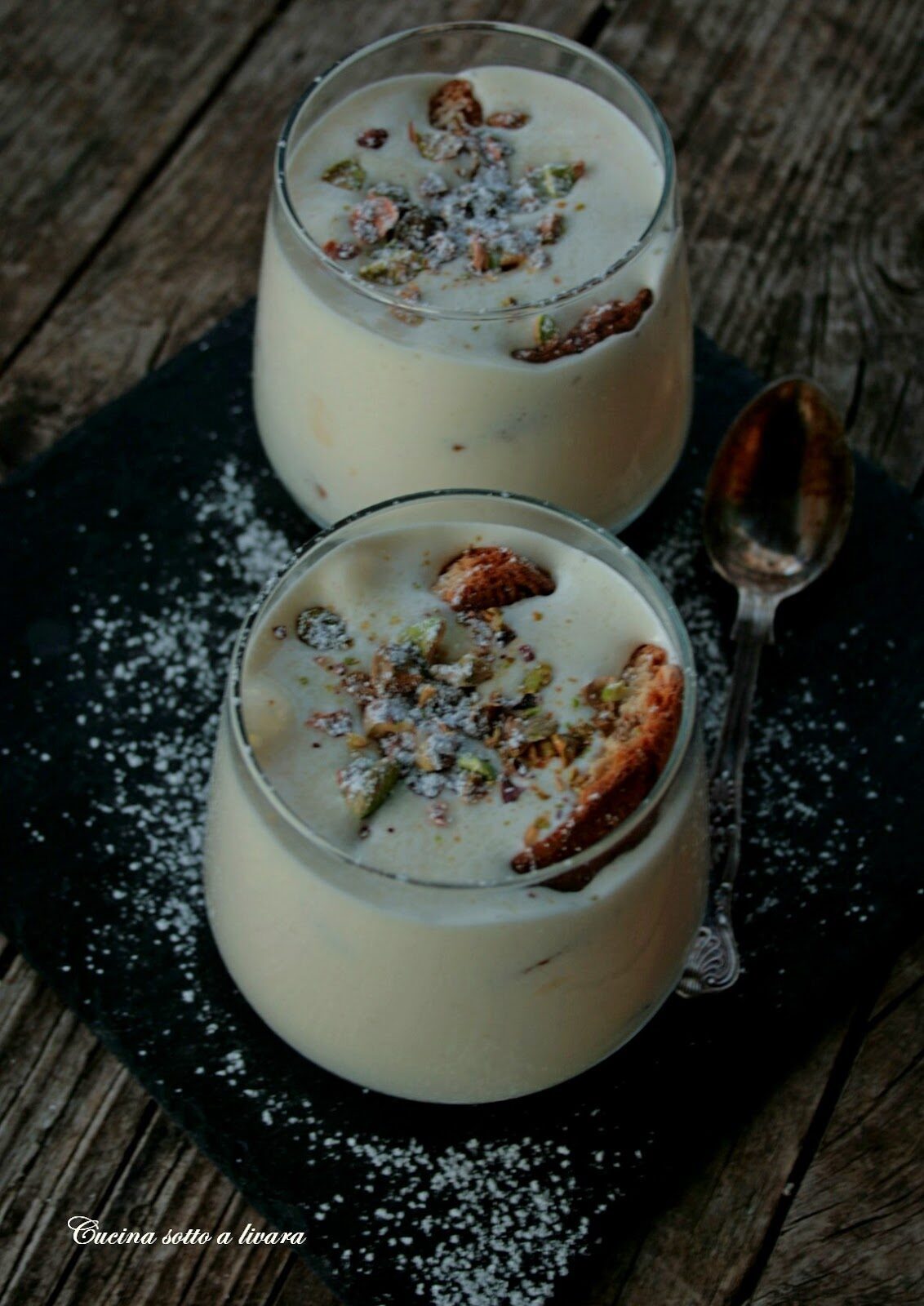 COPPETTE CON SPUMA DI MASCARPONE CANTUCCI E PISTACCHI SALATI