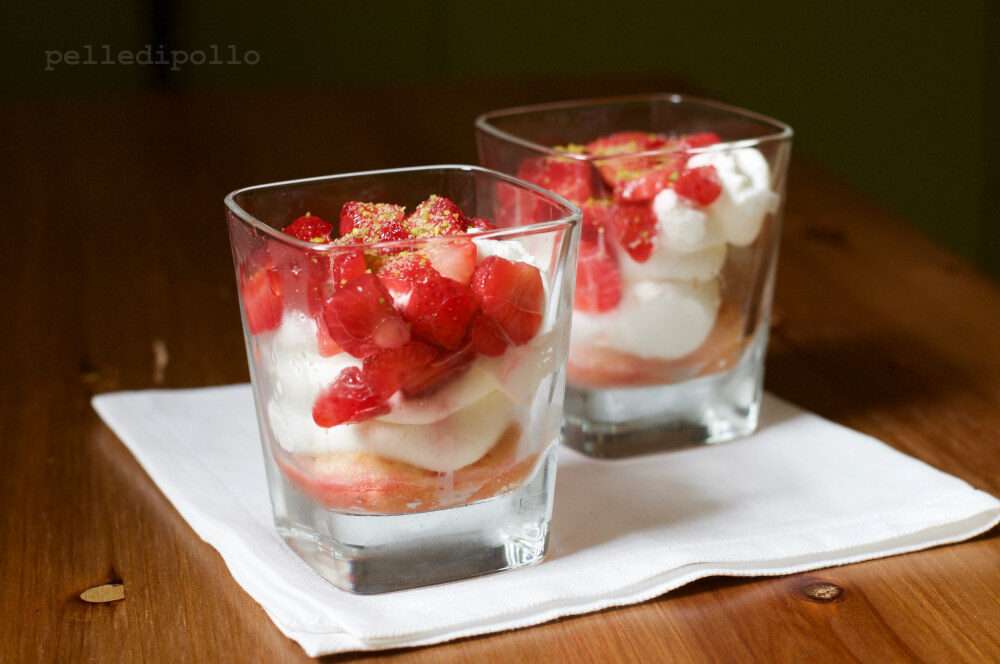 Coppette di fragole e mascarpone