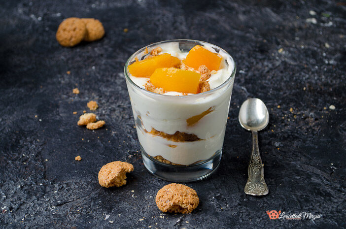 Coppette pesche e amaretti