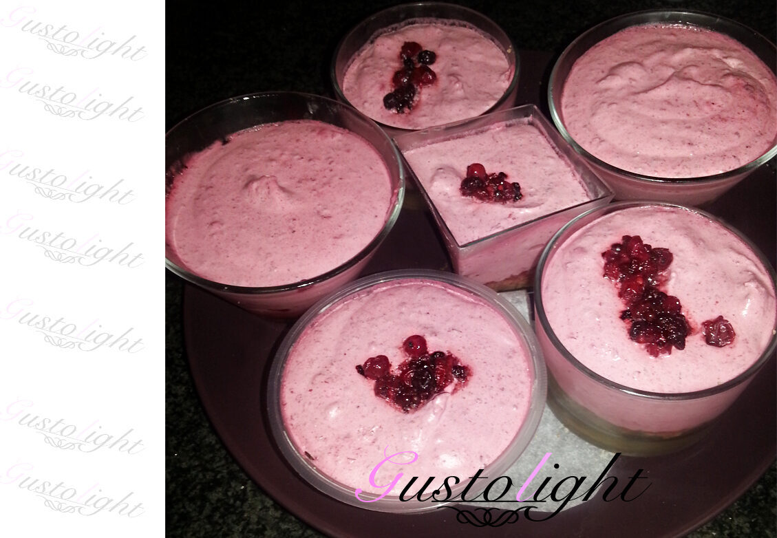 Coppette yogurt greco e frutti di bosco