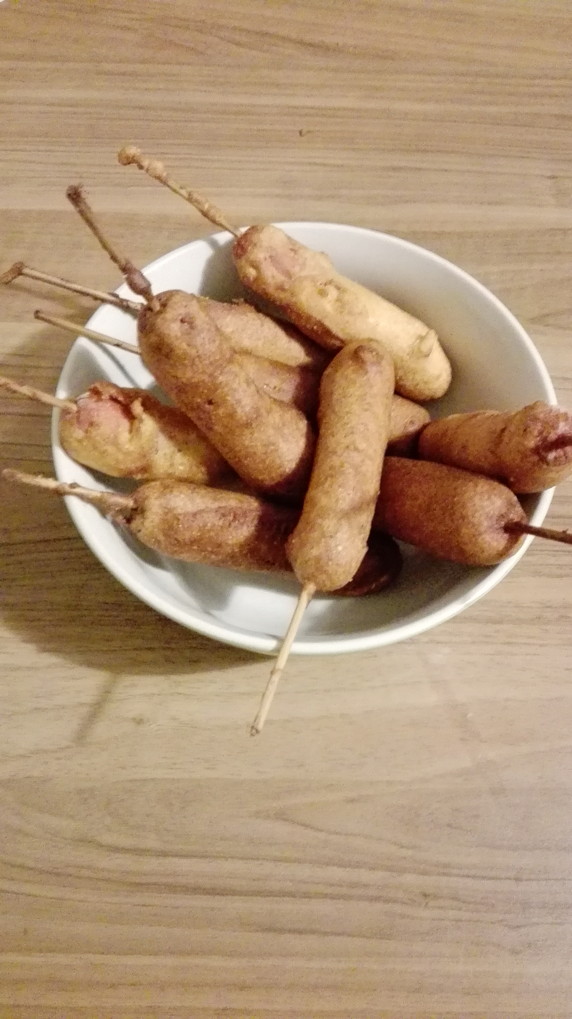 Corn dog ovvero i wurstel fritti in pastella