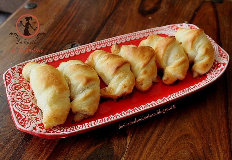 Cornetti al gorgonzola e salsa di noci