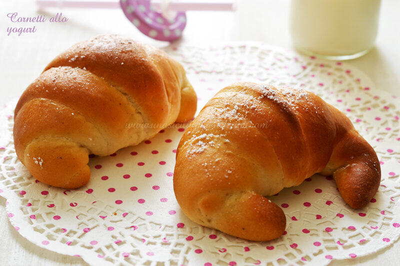 Cornetti brioche allo yogurt morbidi