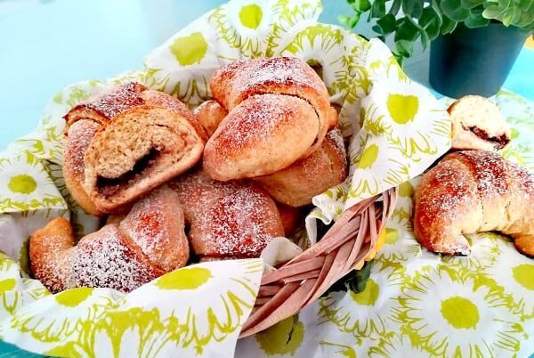 Cornetti brioches semi integrali Bimby, con la farcitura che preferisci