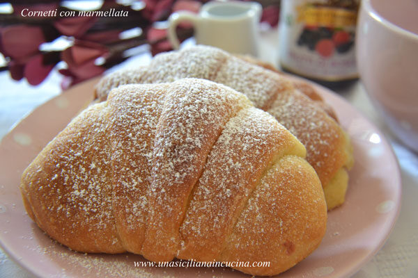 Cornetti con marmellata