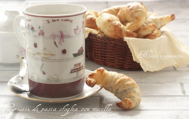 Cornetti di pasta sfoglia con nutella