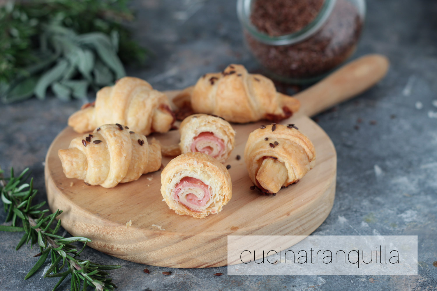 Cornetti di pasta sfoglia salati