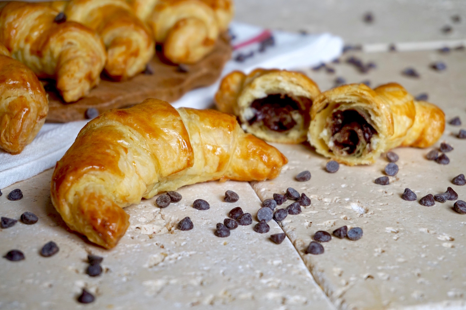 Cornetti di sfoglia al cioccolato 3 ingredienti