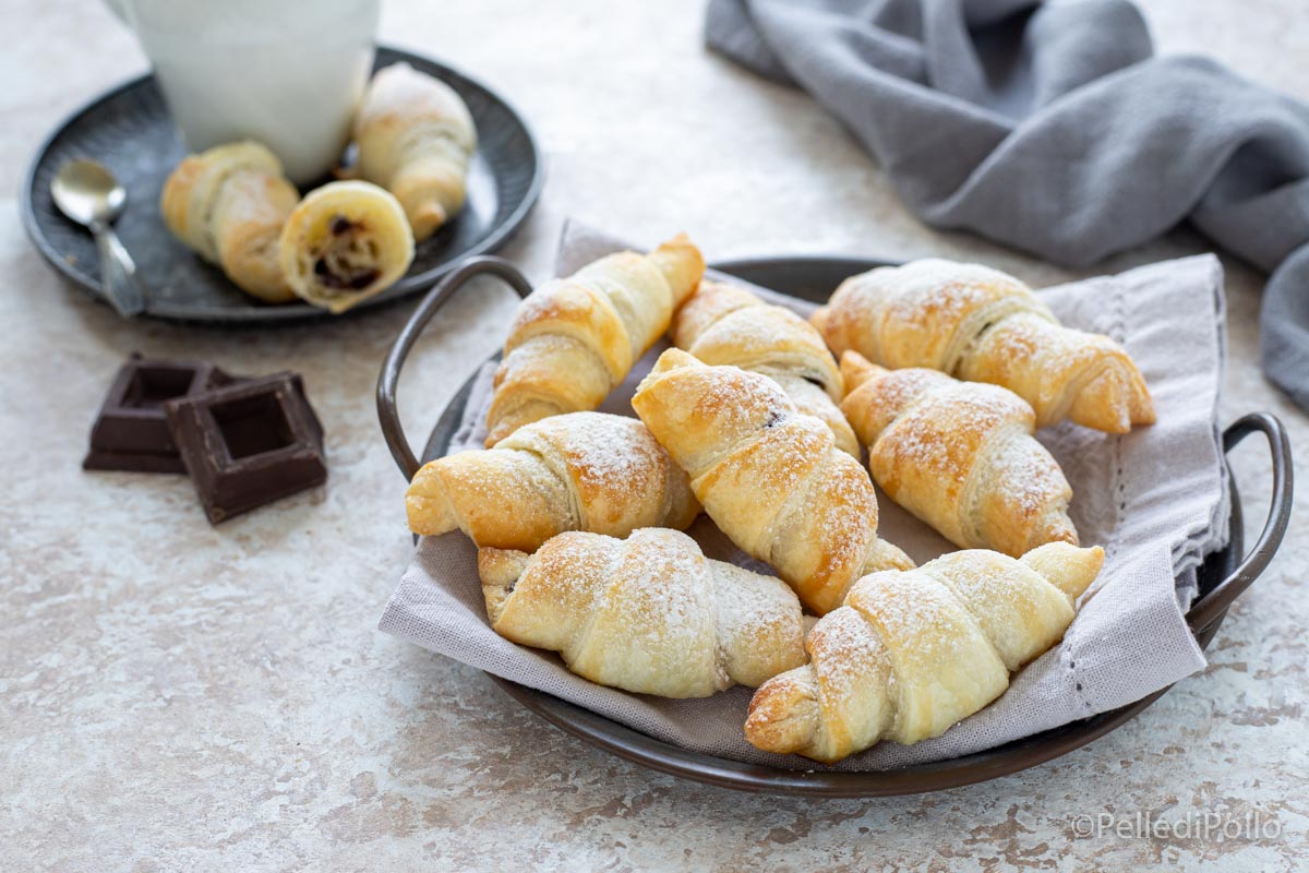Cornetti di sfoglia al cioccolato