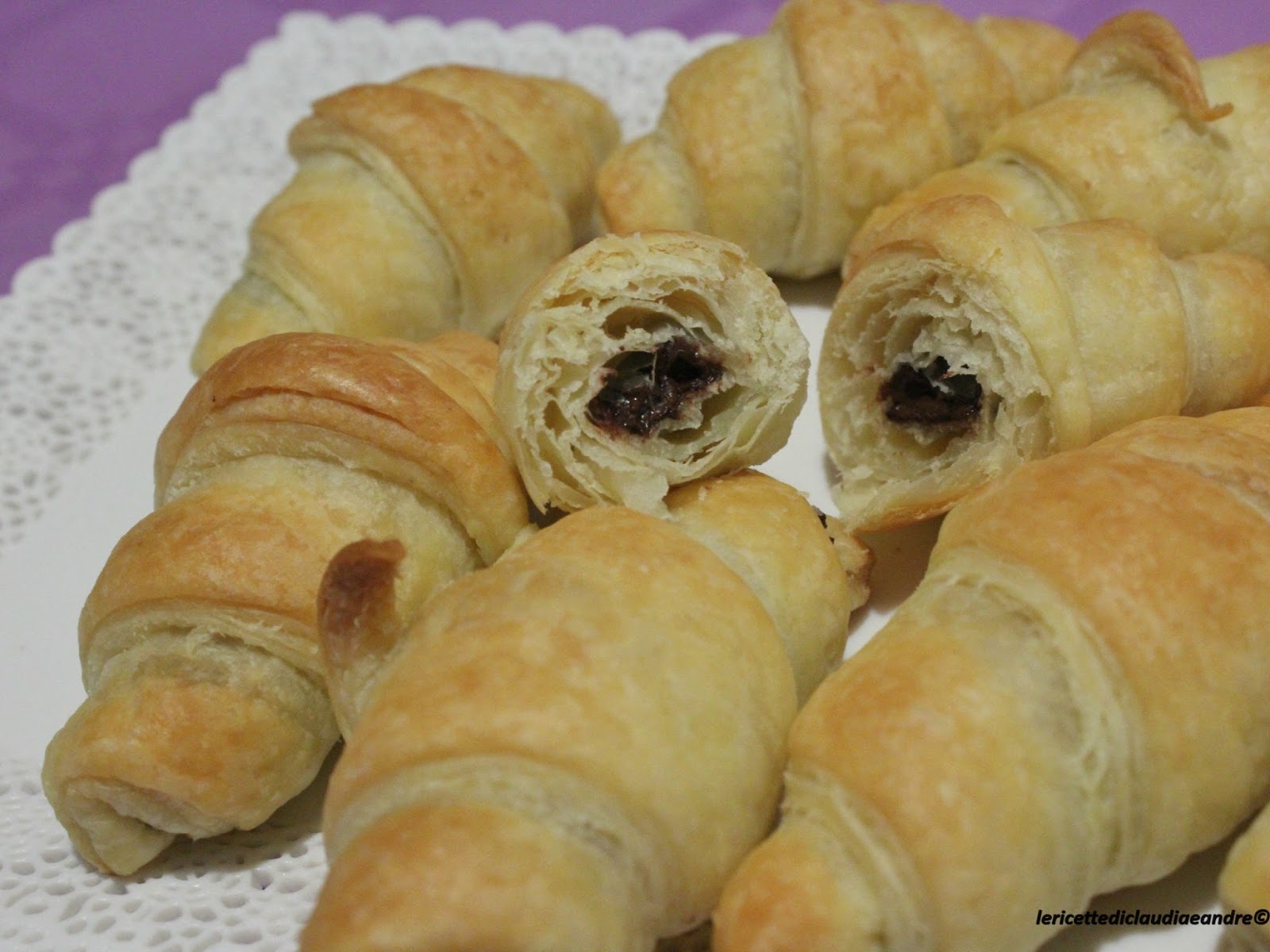 Cornetti di sfoglia veloci, con cuore di cioccolato