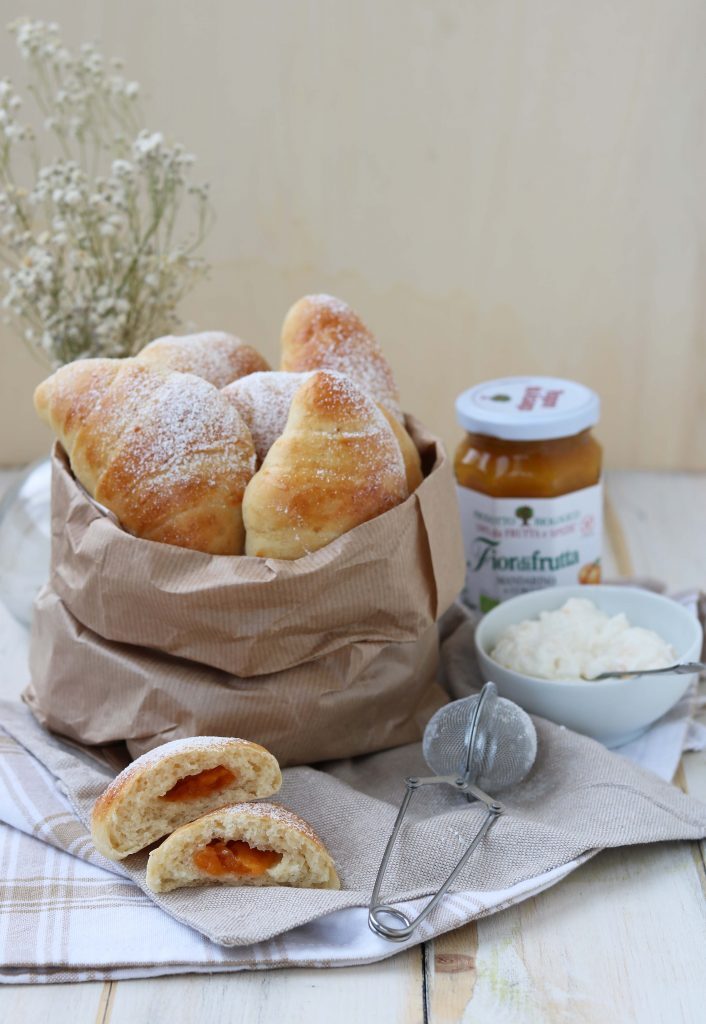 Cornetti light allo yogurt, senza burro ed uova