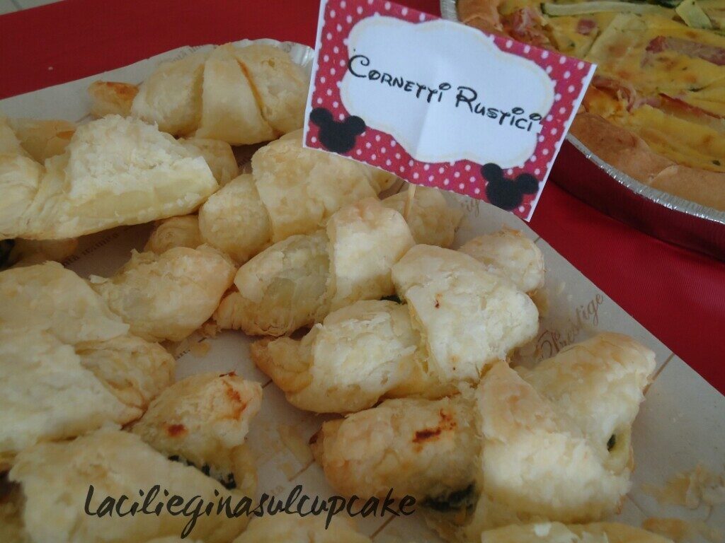Cornetti rustici con ricotta e spinaci: ricetta per buffet salato