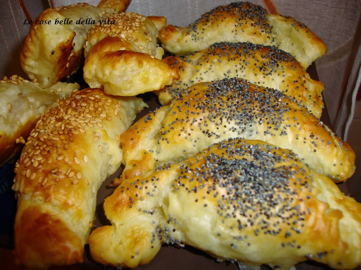 Cornetti salati con scarola e mozzarella