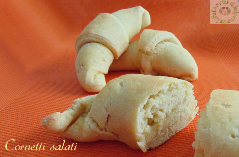 Cornetti salati ripieni di scamorza