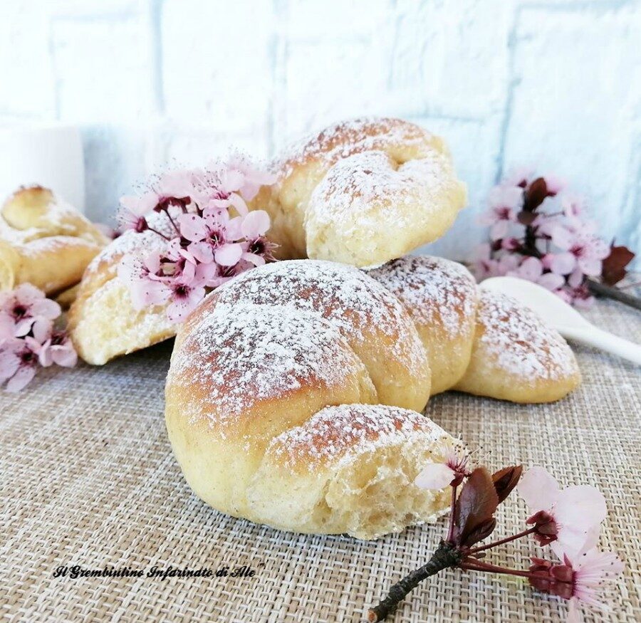 Cornetti semi integrali di pasta brioche