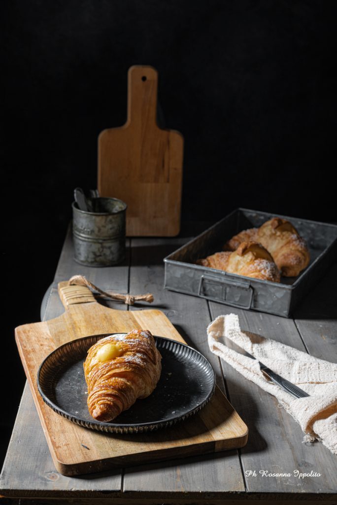 Cornetti sfogliati con crema