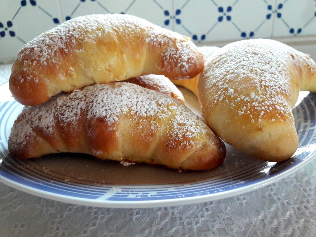 Cornetti soffici di pan brioche e nutella