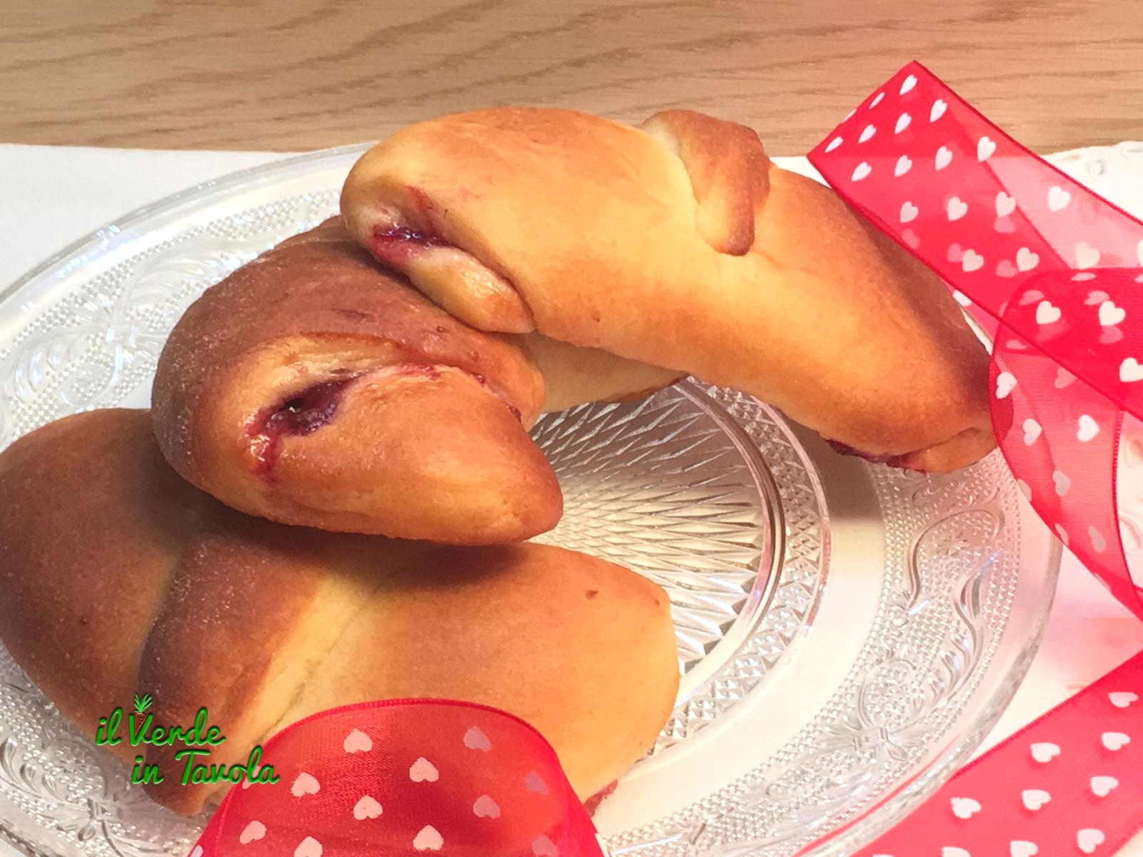 Cornetti vegani alla confettura di fragole