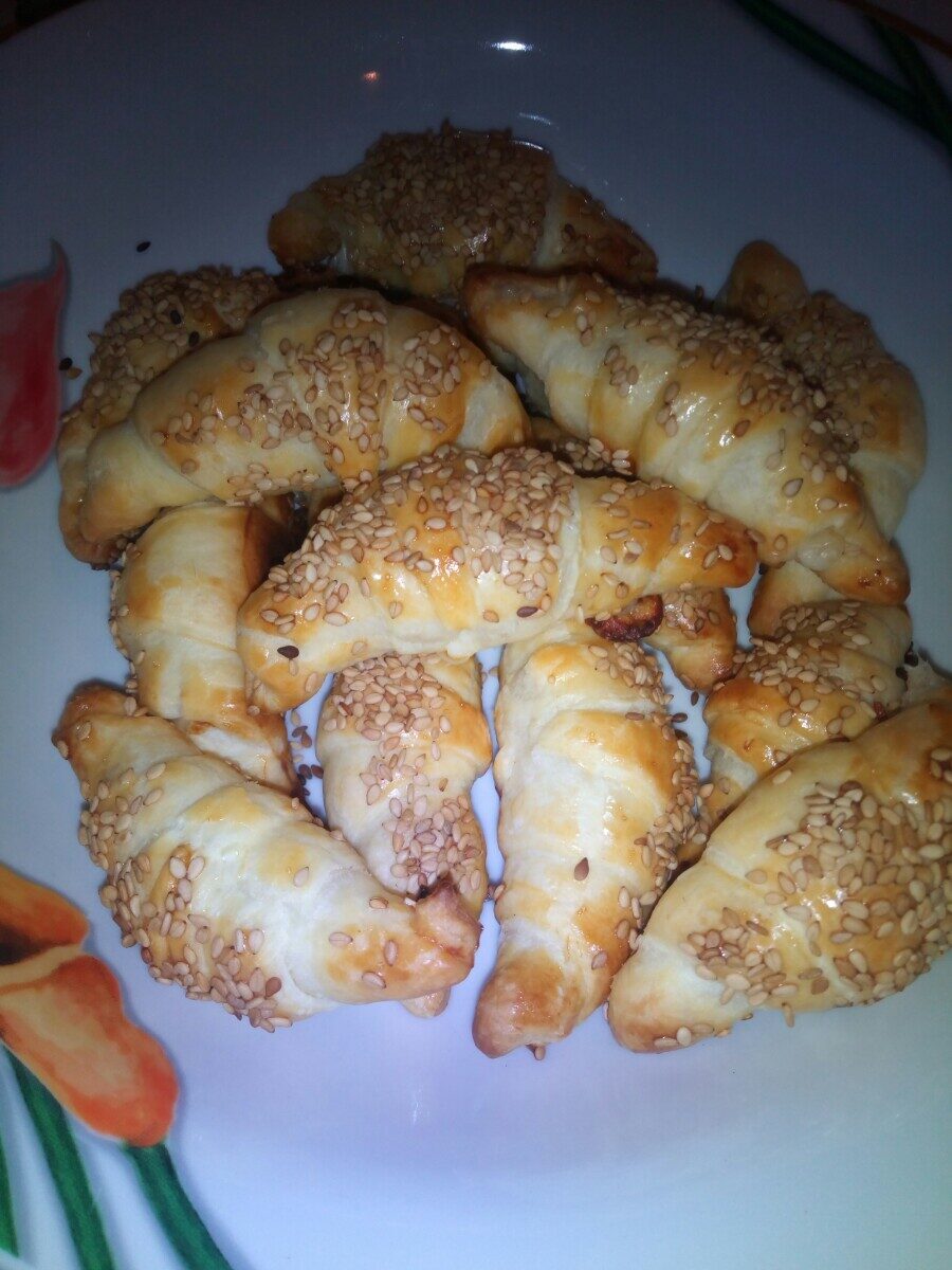 Cornettini di sfoglia con cotto e scamorza