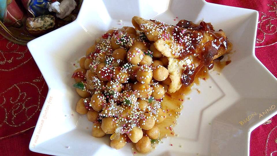 Cornucopia ripiena di struffoli