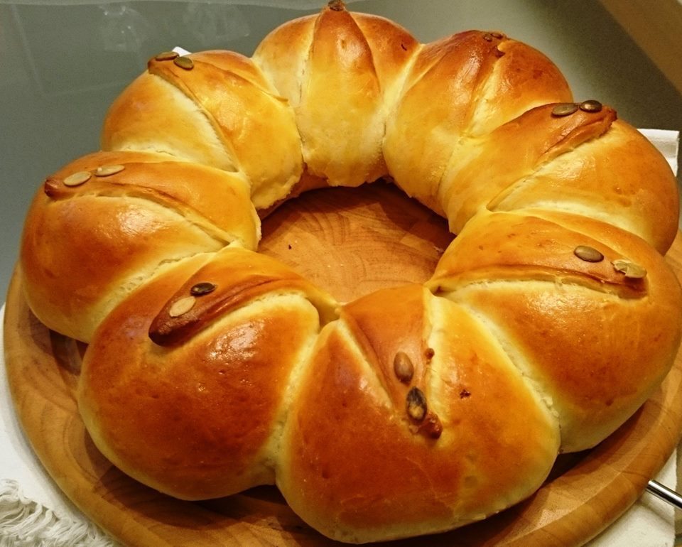 Corona di pan brioche ripiena