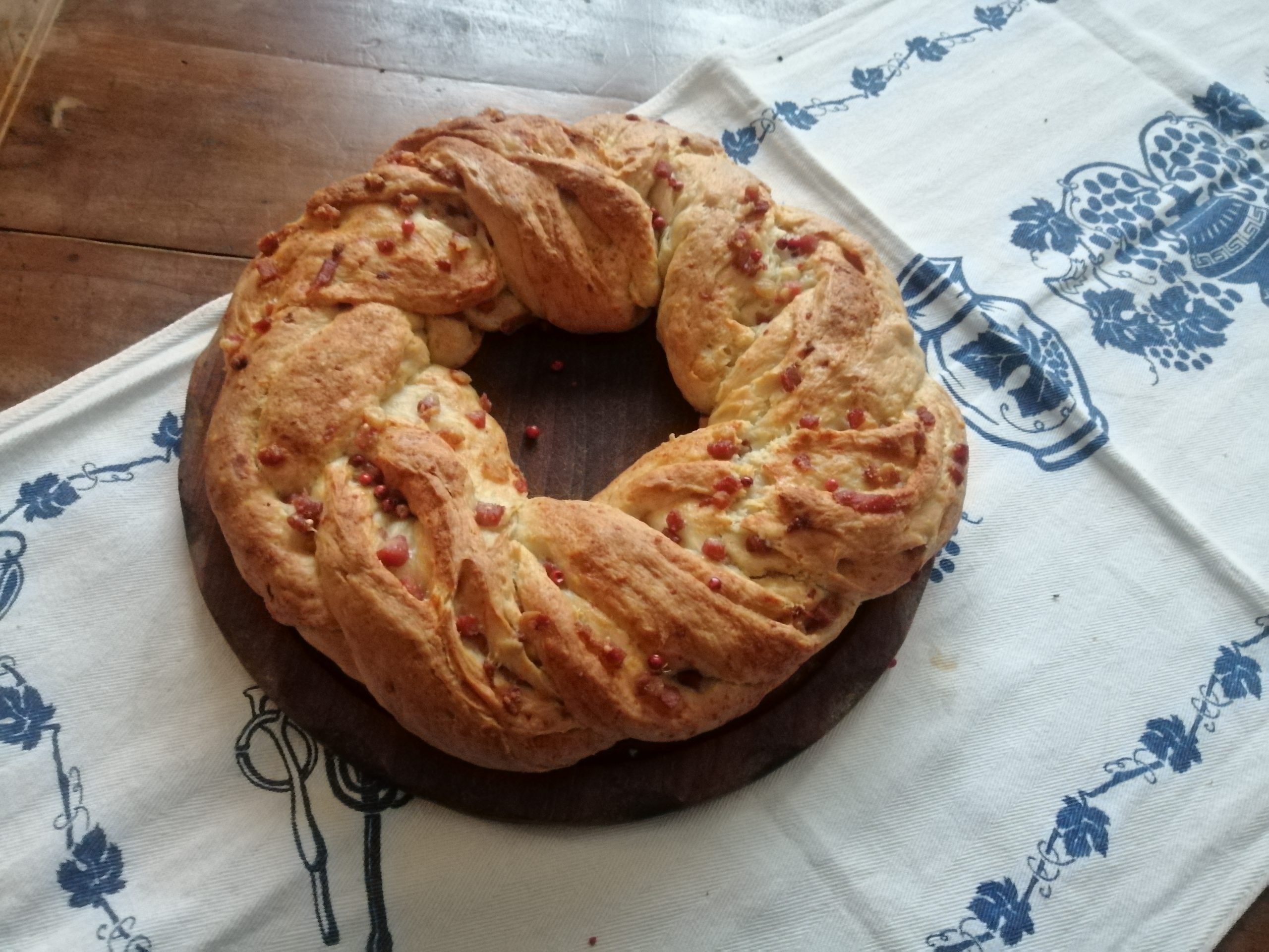 Corona di pane alla pancetta