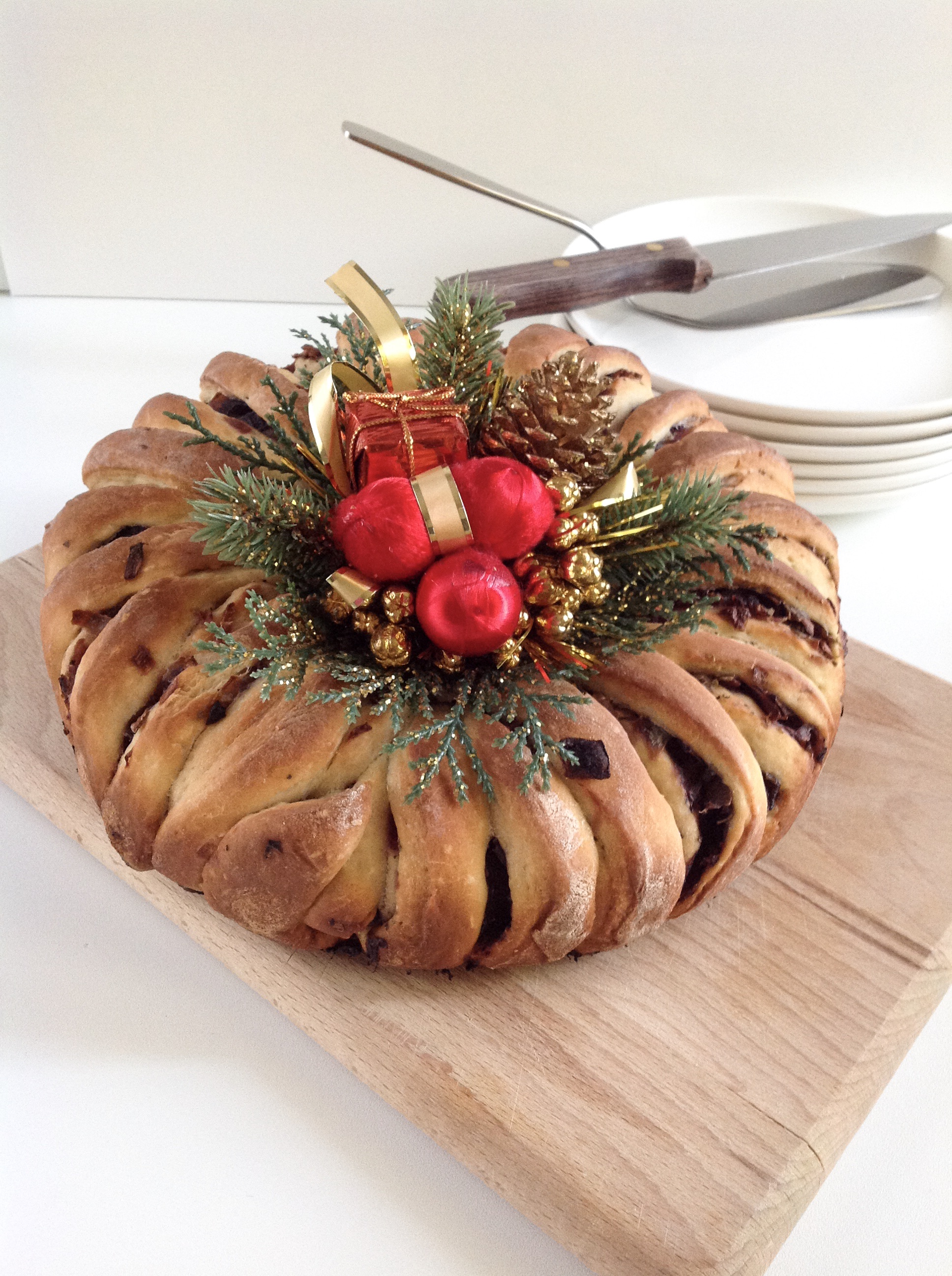 Corona di pane alle cipolle rosse