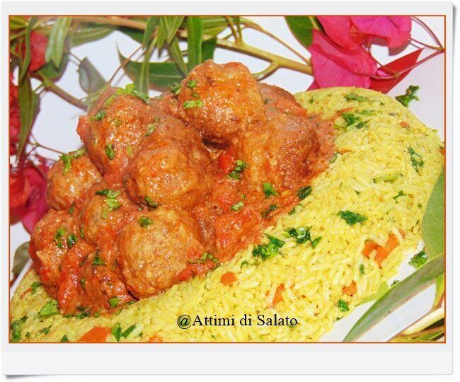 CORONA DI RISO BASMATI AL CURRY CON POLPETTE AL SUGO
