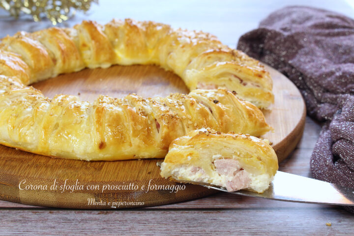 Corona di sfoglia con prosciutto e formaggio