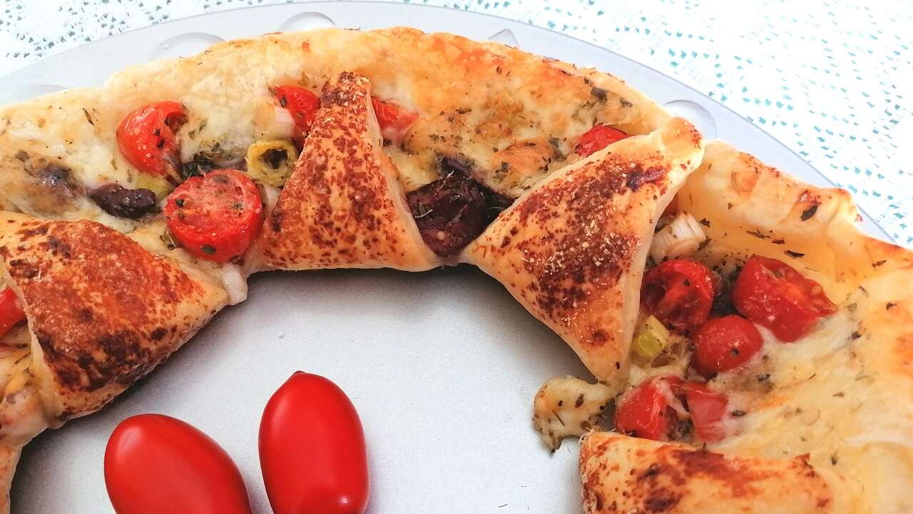 Corona di sfoglia pomodoro e formaggio, super buona
