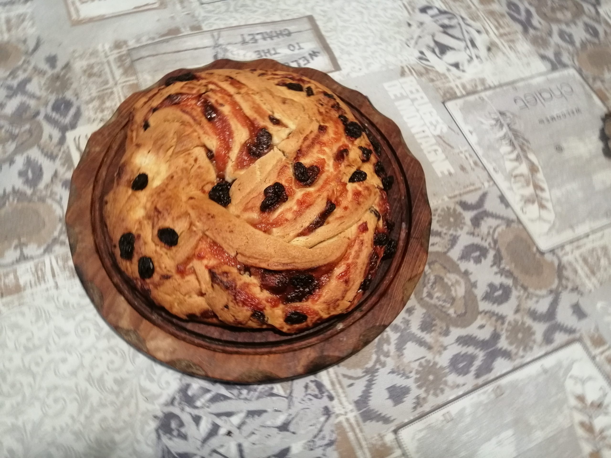 Corona dolce con confettura di mele cotogne