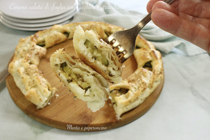 Corona salata di sfoglia con zucchine e stracchino