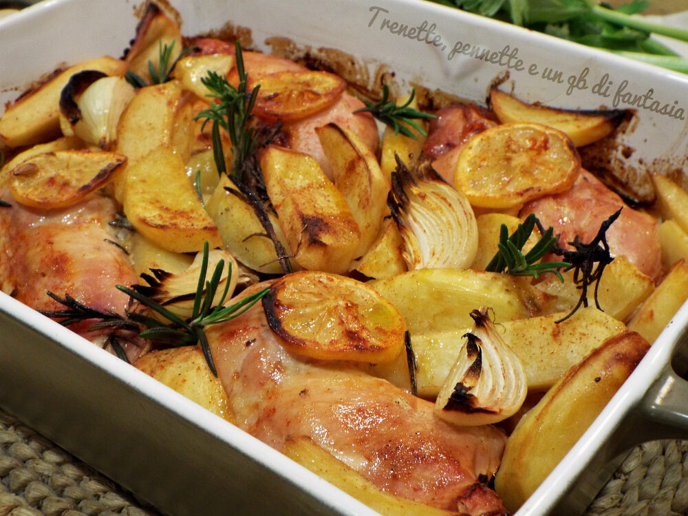 Cosce di pollo al forno con limone, cipolla e salsa BBQ