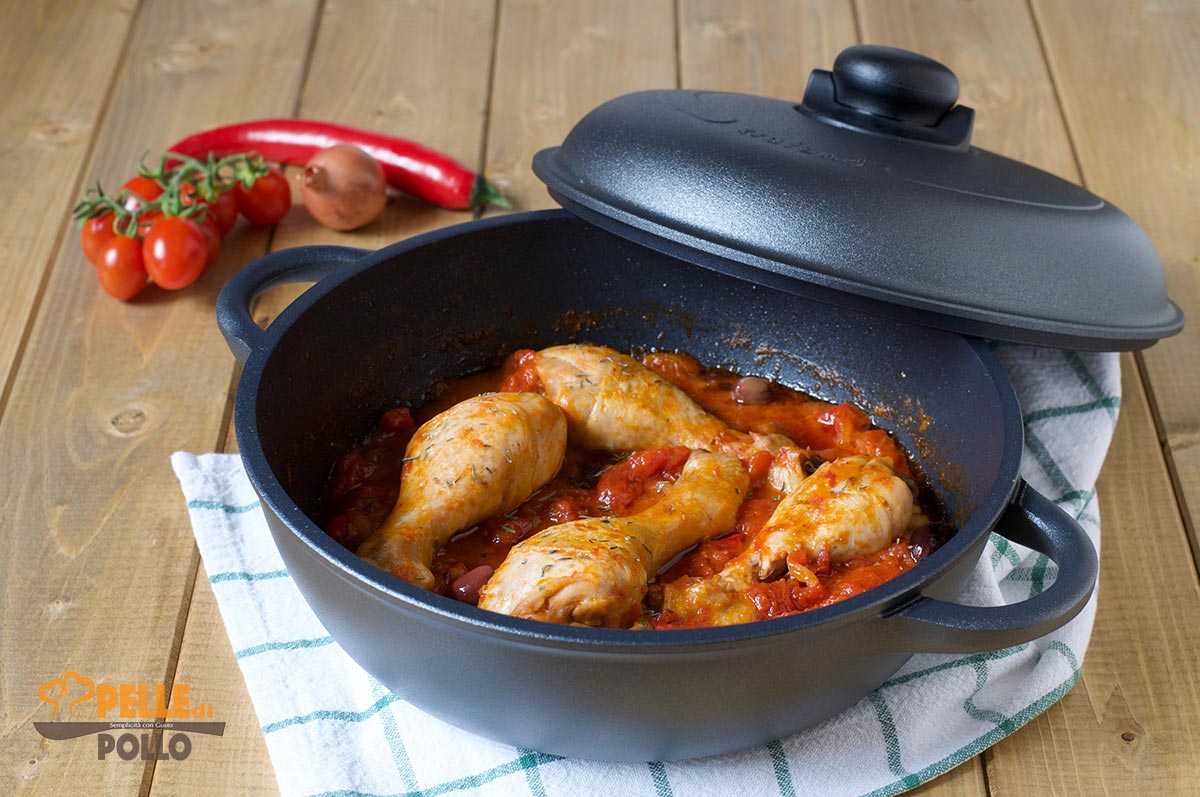 Cosce di pollo al sugo di pomodoro e olive