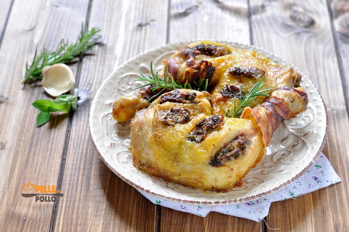 Cosce di pollo arrosto con erbe mediterranee e pancetta