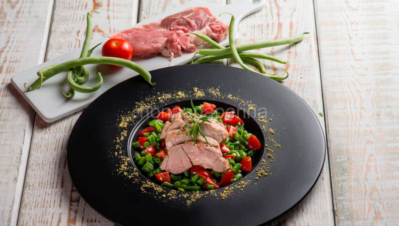 Coscia di agnello al rosmarino con fagiolini alla provenzale 