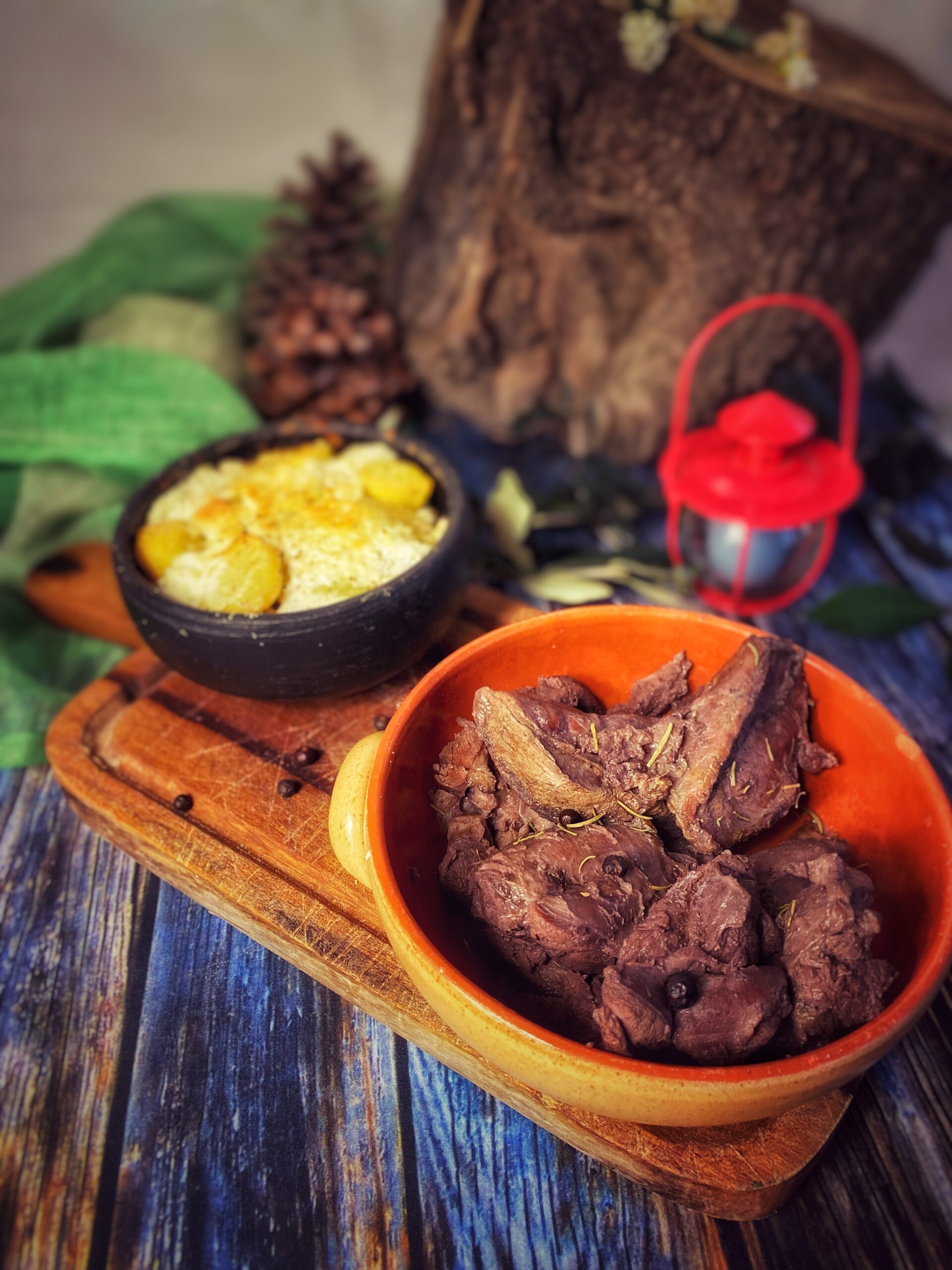 Cosciotto di capriolo con slow cooker e gratin di patate e spinaci
