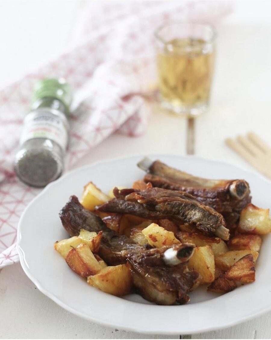 Costine con patate al forno