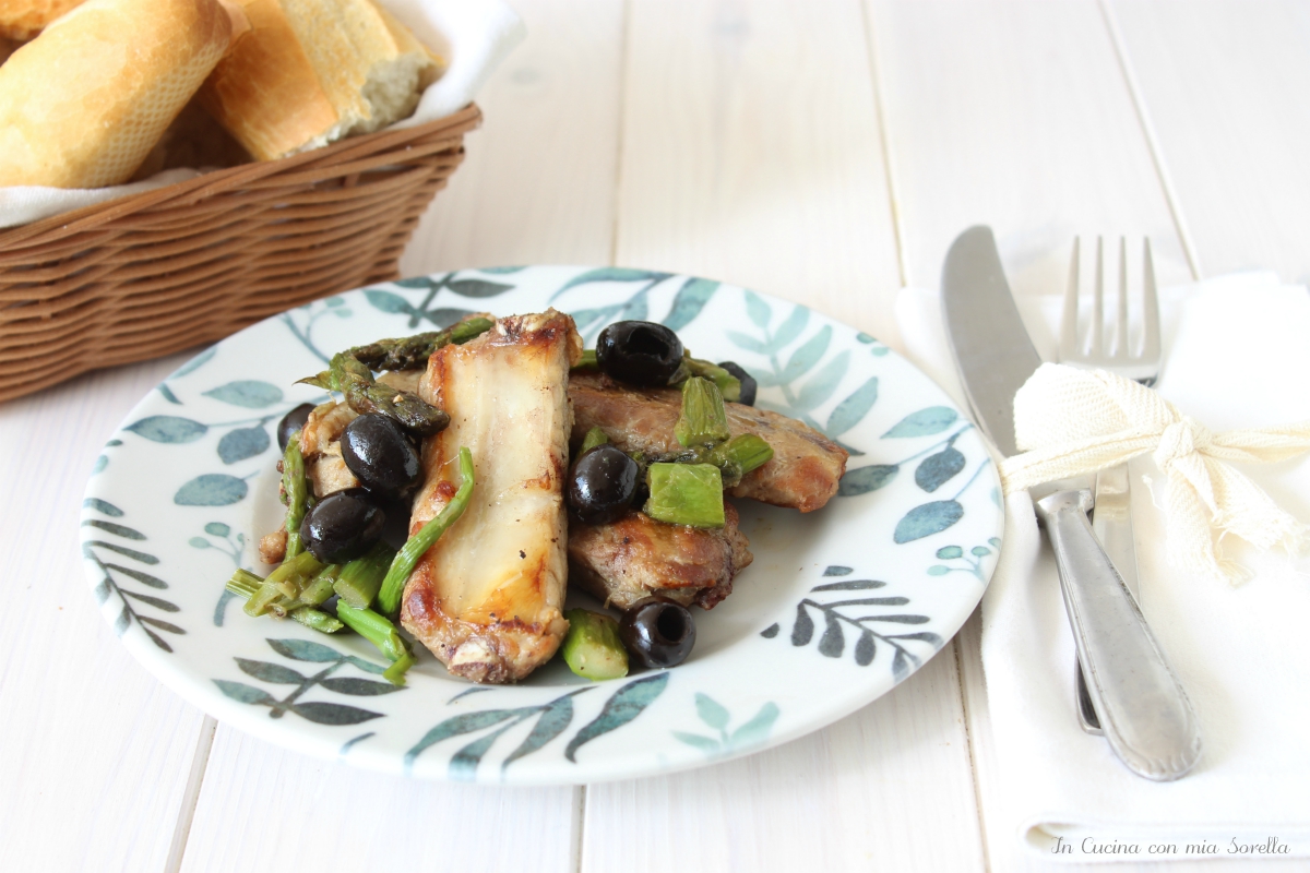 Costine di maiale con asparagi e olive