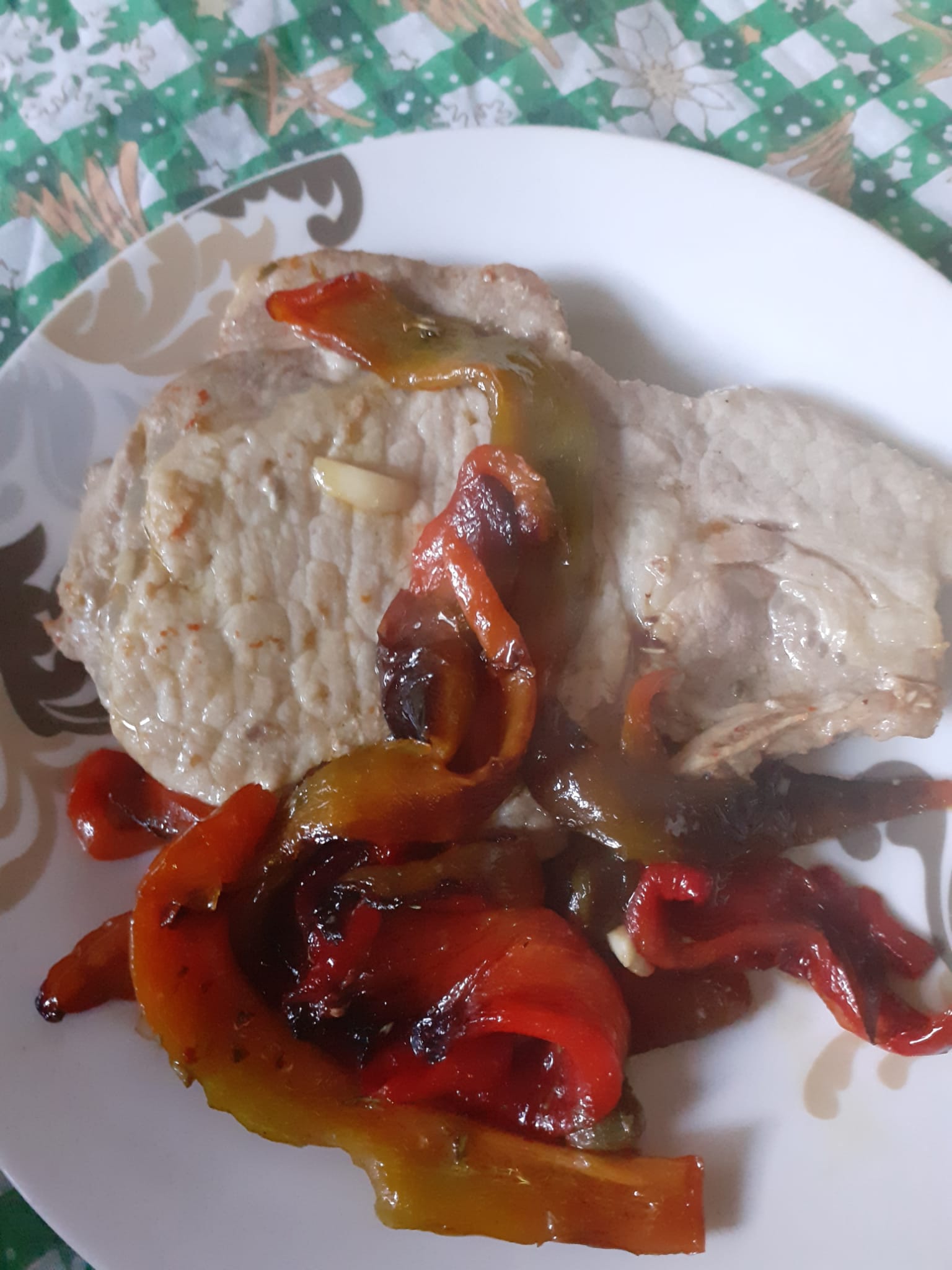Costoletta di maiale con peperoni arrostiti