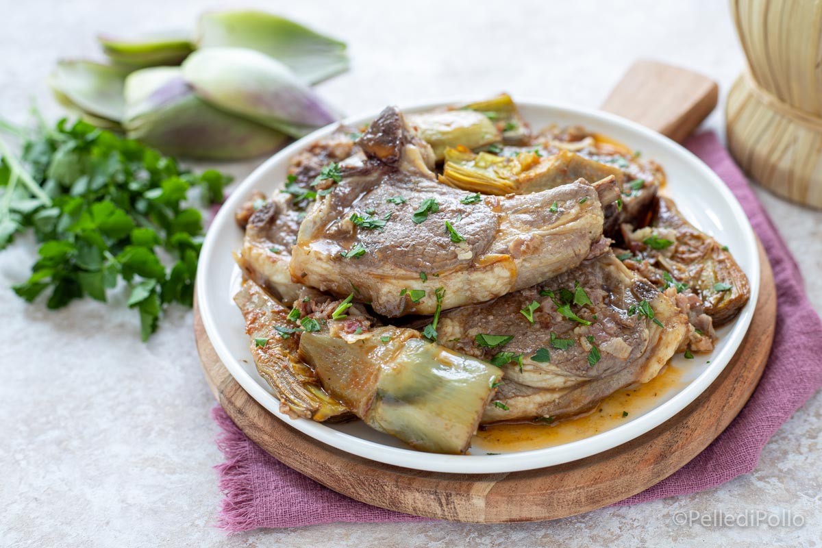 Costolette di agnello con carciofi in tegame