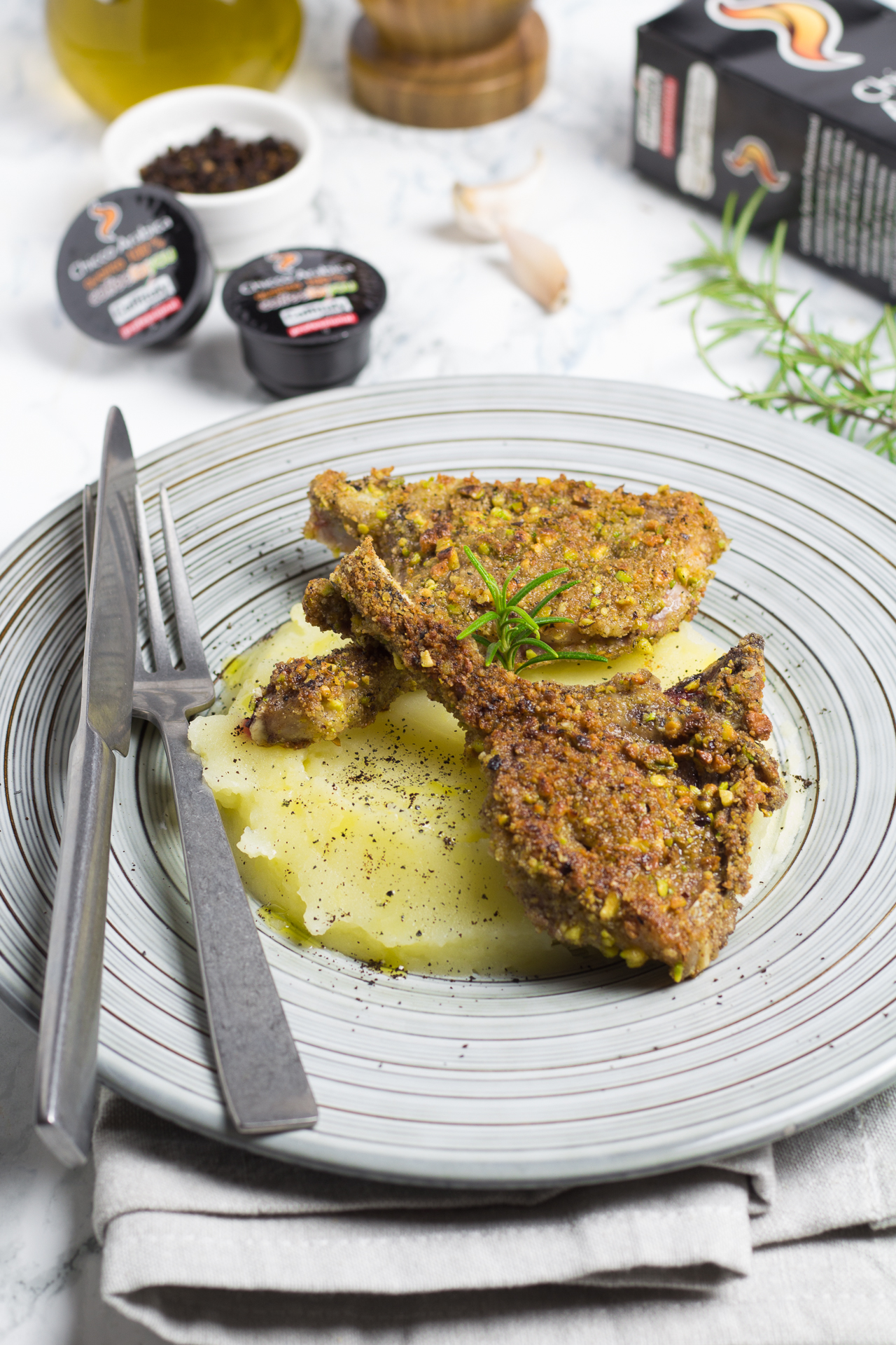 Costolette di agnello con panatura di pistacchi e caffe’