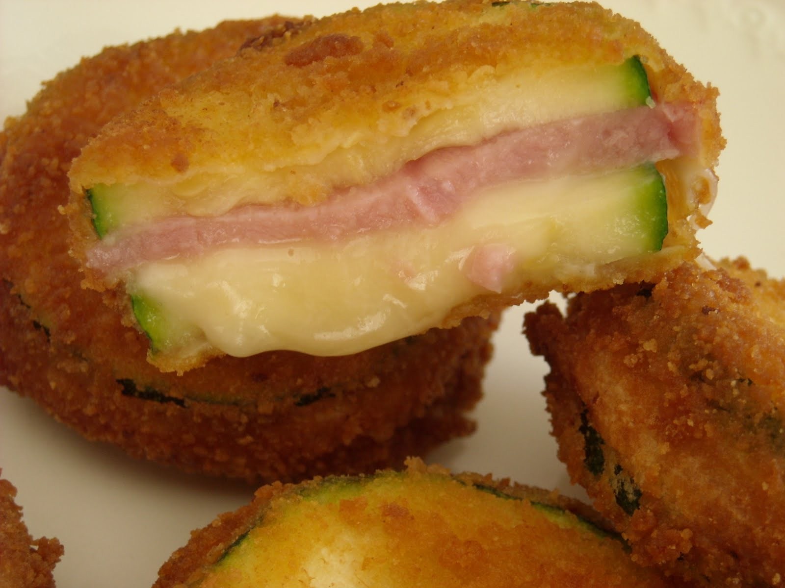 Cotolette di zucchine ripiene di prosciutto e scamorza