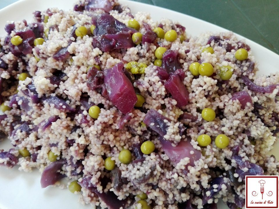 Cous cous con cavolo viola, melanzane e piselli