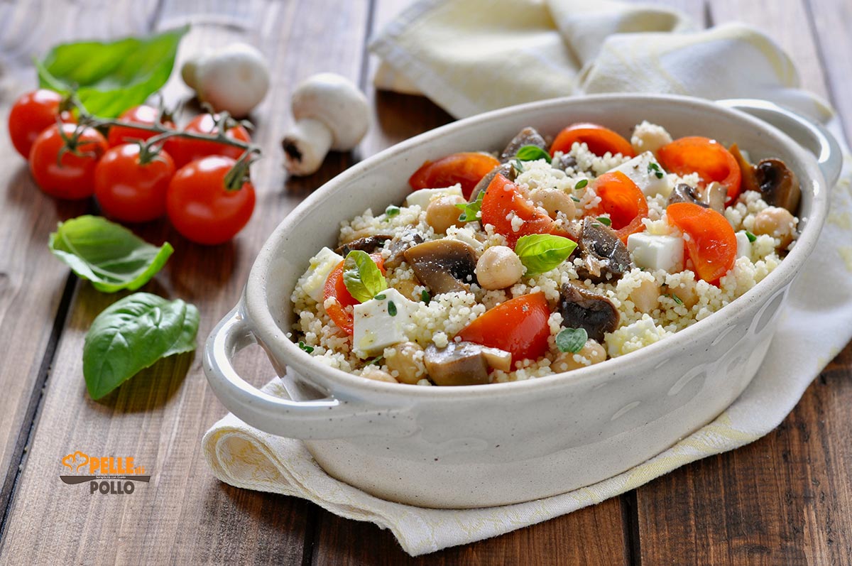 Cous cous con feta, ceci e champignon