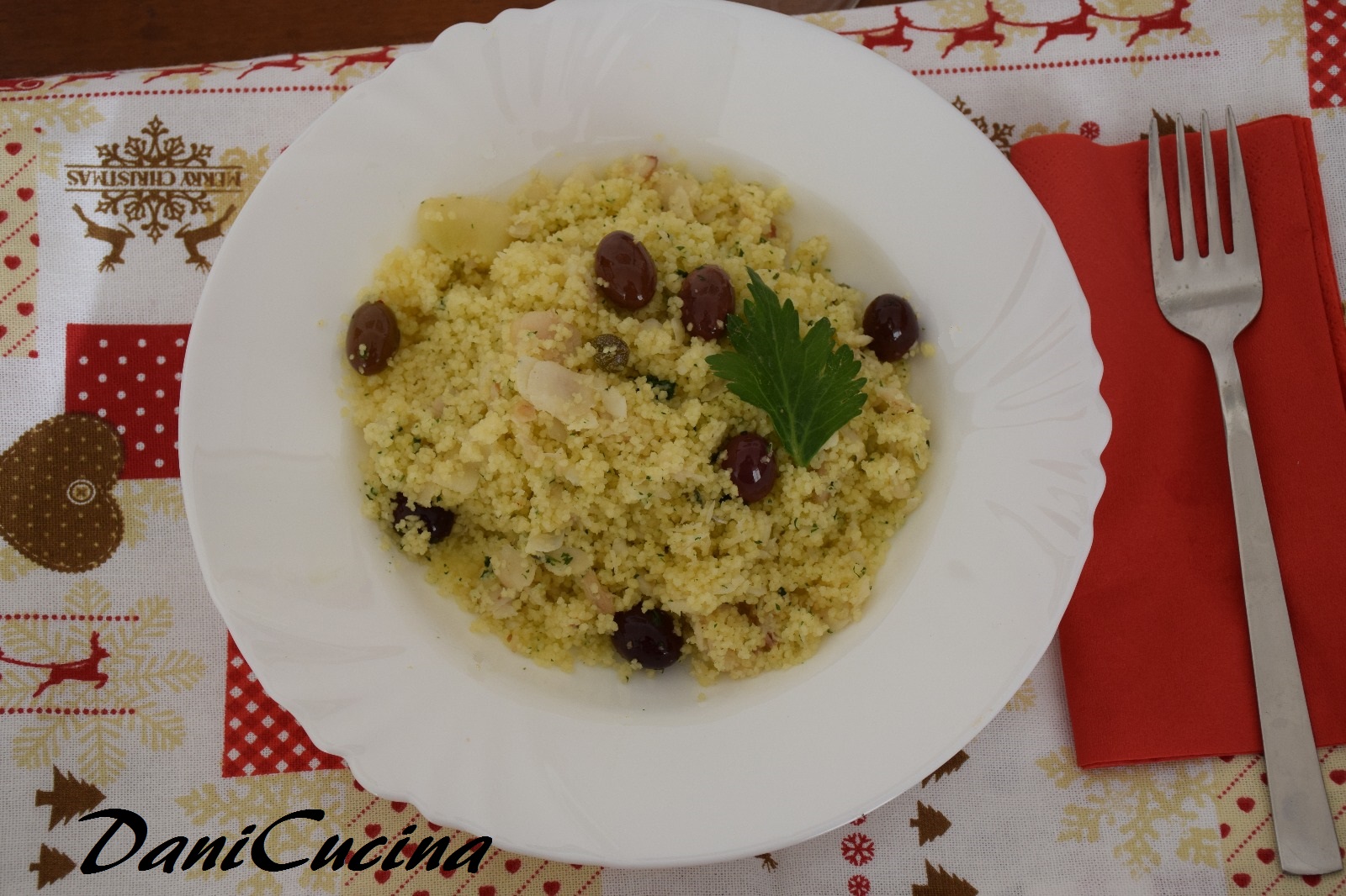 Cous cous con filetti di merluzzo, olive e capperi