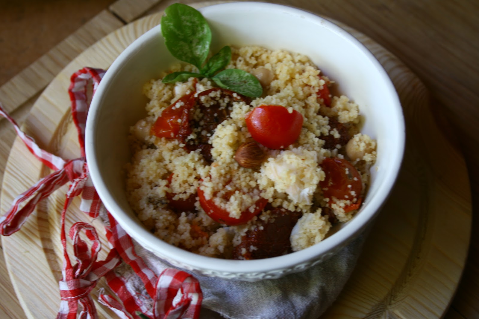 Cous cous con pomodorini , feta e baccala’