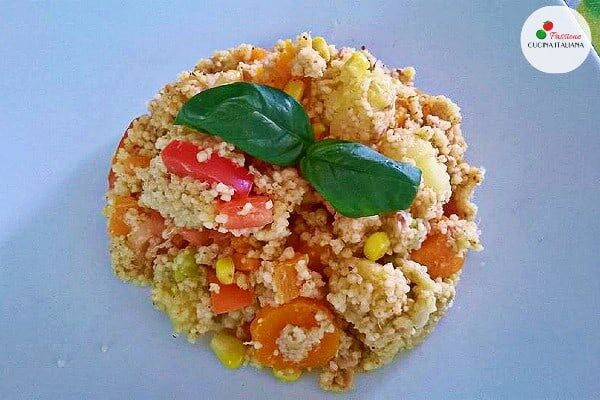 Cous cous con verdure, pomodori e tonno