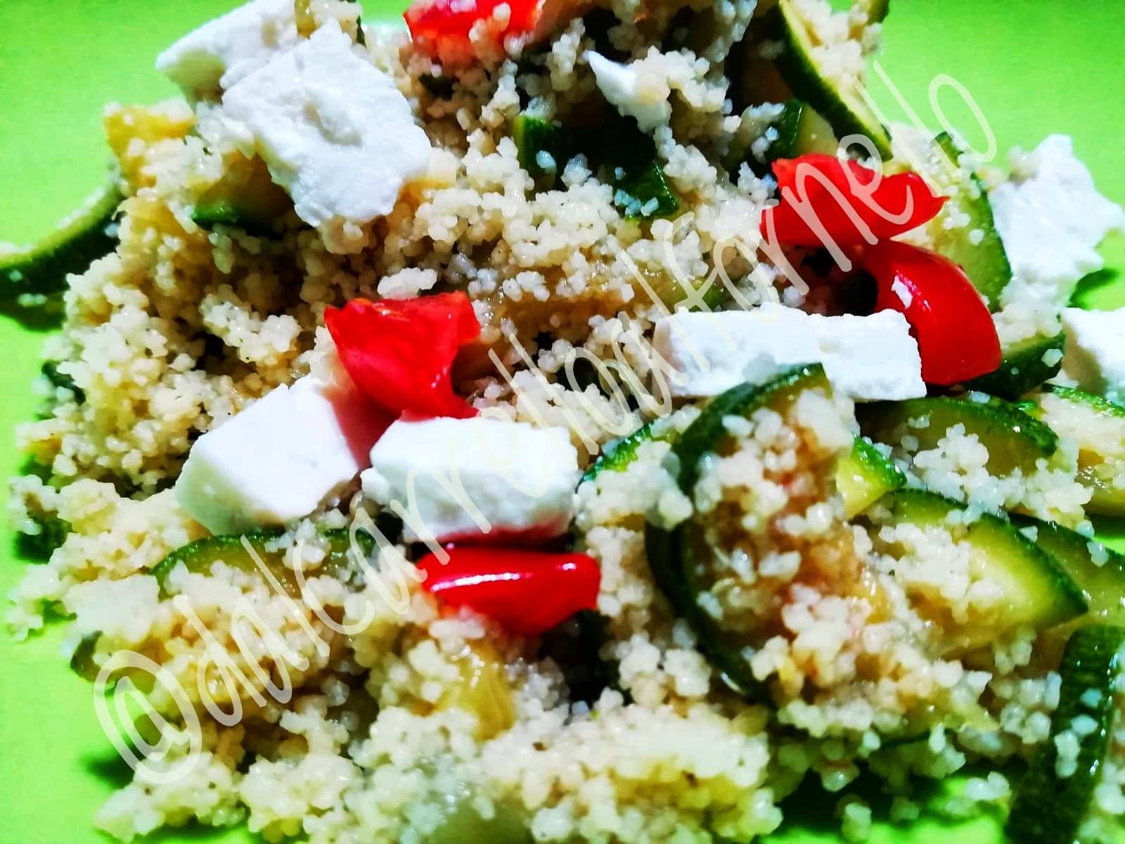 Cous cous con zucchine, feta e pomodorini (ricetta light)