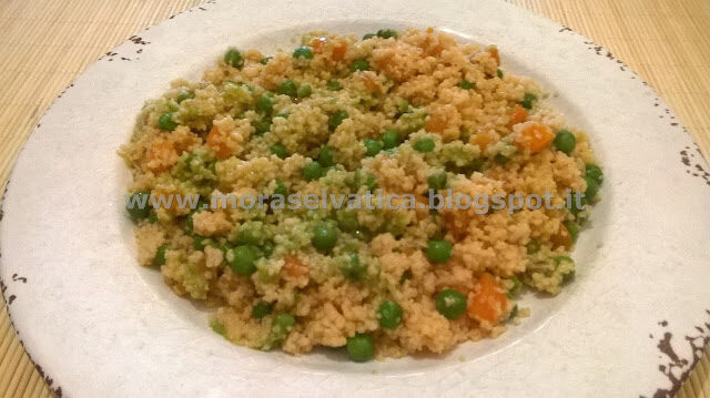 COUS COUS INTEGRALE ALLA PAPRIKA AFFUMICATA CON PISELLI E CAROTE